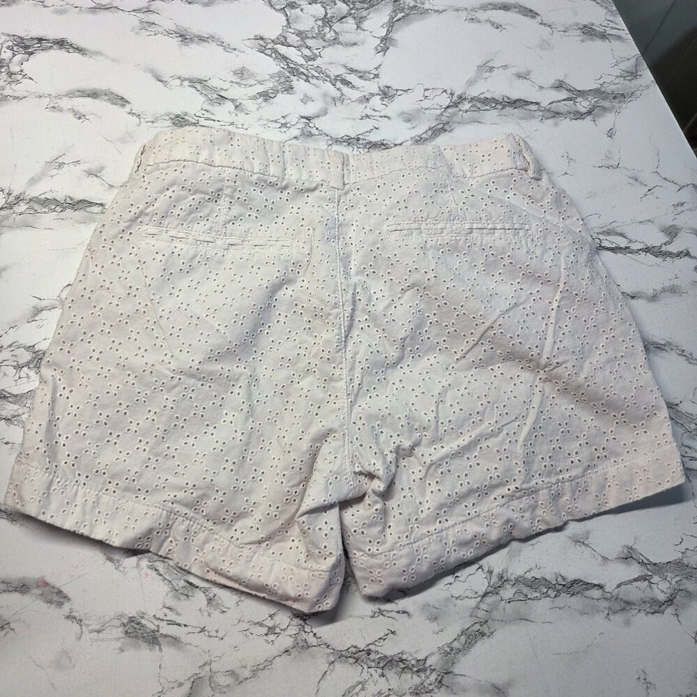 Old Navy Size 8 White & Denim Everyday Mid Rise Casual Summer Shorts Bundle of 2 - Picture 4 of 11